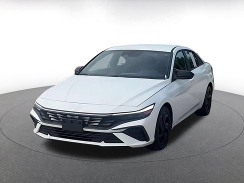 Used 2026 Hyundai Elantra Sport FWD image 5
