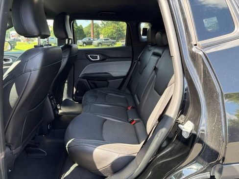 Used 2024 Jeep Compass Latitude AWD/4WD image 12