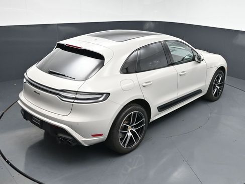 Used 2025 Porsche Macan AWD/4WD image 16