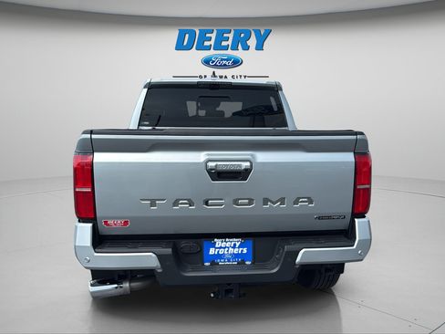Used 2025 Toyota Tacoma Limited AWD/4WD image 12