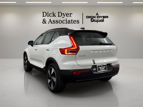 New 2024 Volvo XC40 Recharge Core w/ Protection Package Premier image 5