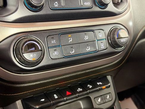 Used 2022 GMC Canyon AT4 image 16