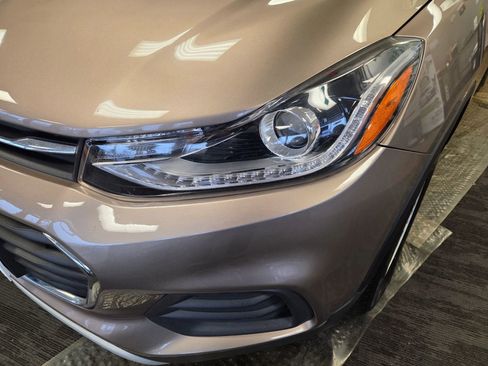 Used 2018 Chevrolet Trax LT w/ Sun & Sound Package image 8