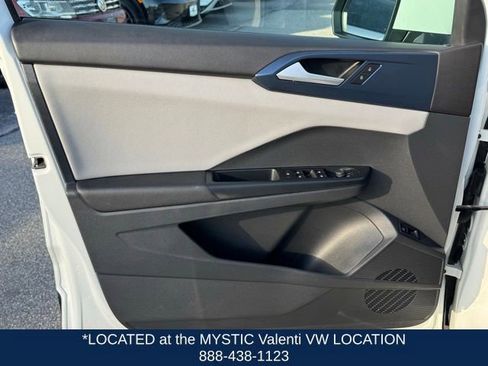 Certified 2023 Volkswagen Taos SE w/ Panoramic Sunroof Package AWD/4WD image 38