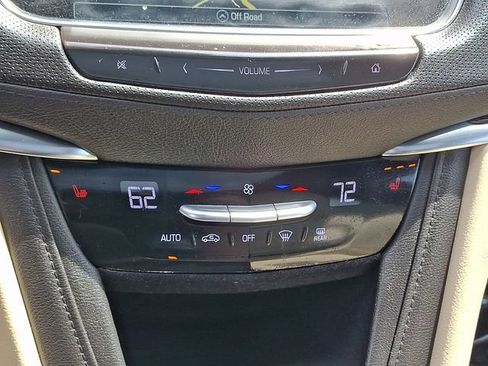 Used 2018 Cadillac XT5 Luxury w/ Driver Awareness Package AWD/4WD image 17