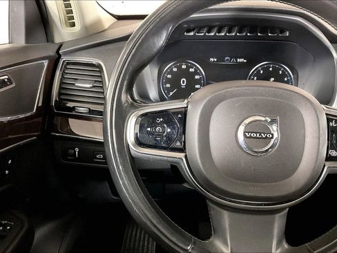 Used 2016 Volvo XC90 T6 Momentum w/ Momentum Plus Package AWD/4WD image 18