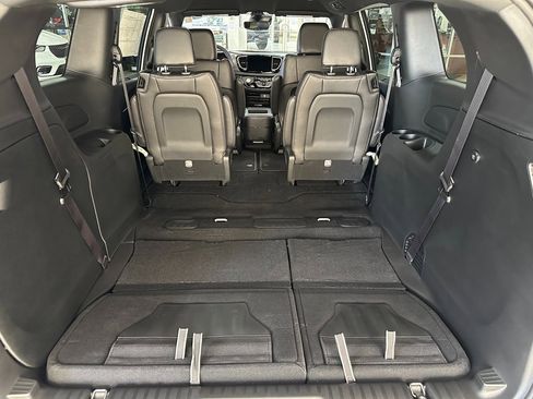 New 2026 Chrysler Pacifica Select image 43