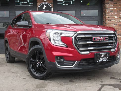 Used 2023 GMC Terrain AT4 image 2