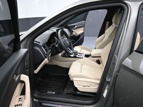 Used 2024 Audi Q5 e Premium Plus w/ Premium Plus Package image 18