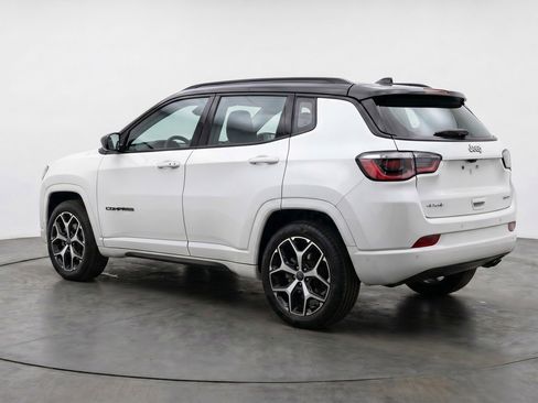 Used 2025 Jeep Compass Limited AWD/4WD image 6
