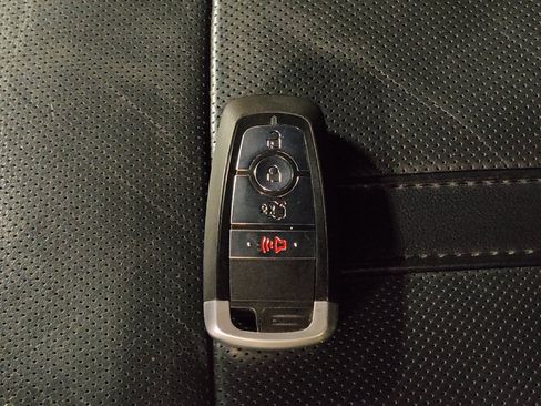 Used 2019 Lincoln MKZ Reserve FWD image 32