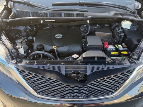 Used 2017 Toyota Sienna SE Premium image 27