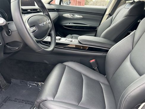 Used 2025 Genesis GV70 2.5T image 11