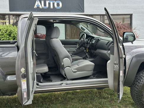 Used 2015 Toyota Tacoma 4x4 Access Cab w/ Convenience Package image 25