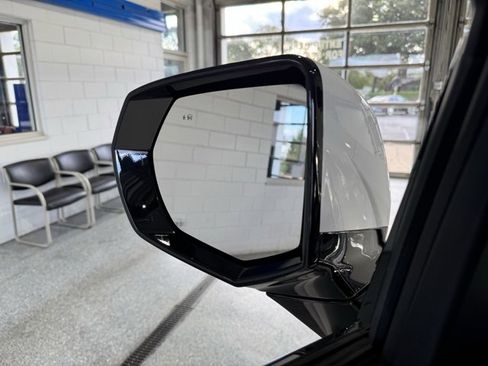 Used 2023 GMC Yukon SLT image 26