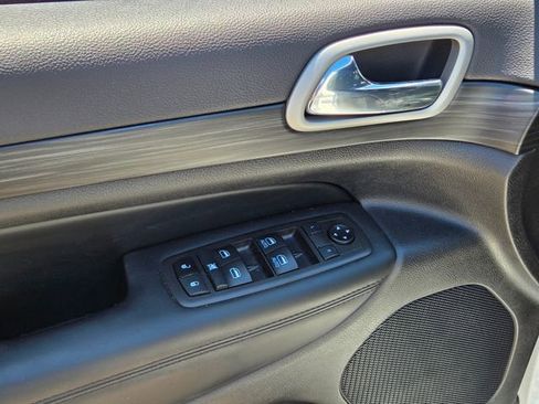 Used 2021 Jeep Grand Cherokee Laredo X AWD/4WD image 24