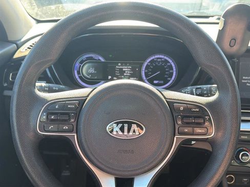 Used 2020 Kia Niro LX image 6