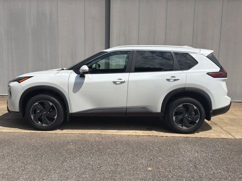 Certified 2025 Nissan Rogue SV w/ SV Premium Package FWD image 6