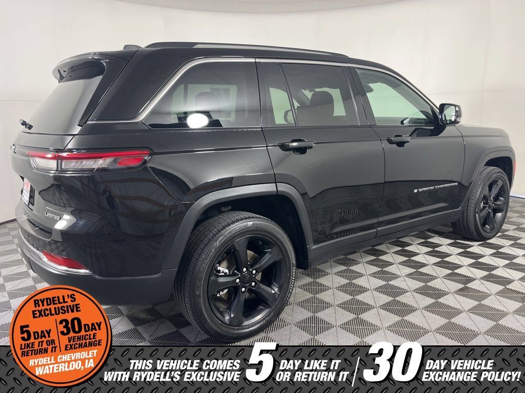 Used 2023 Jeep Grand Cherokee Limited w/ Luxury Tech Group II AWD/4WD image 3