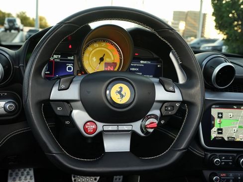 Used 2019 Ferrari Portofino image 12