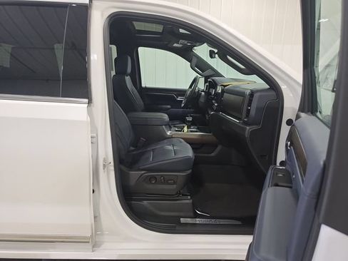 Used 2024 Chevrolet Silverado 1500 High Country w/ Technology Package AWD/4WD image 32
