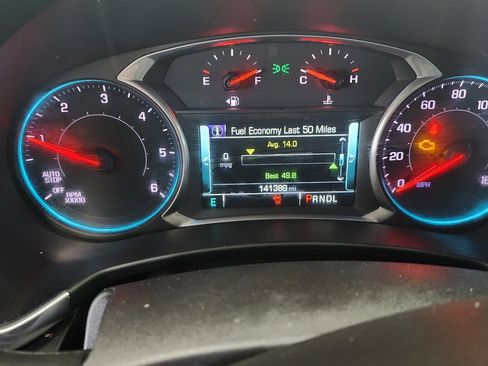 Used 2018 Chevrolet Equinox Premier image 2