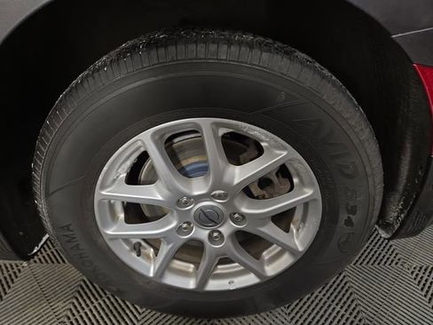 Used 2023 Chrysler Pacifica Touring-L image 11