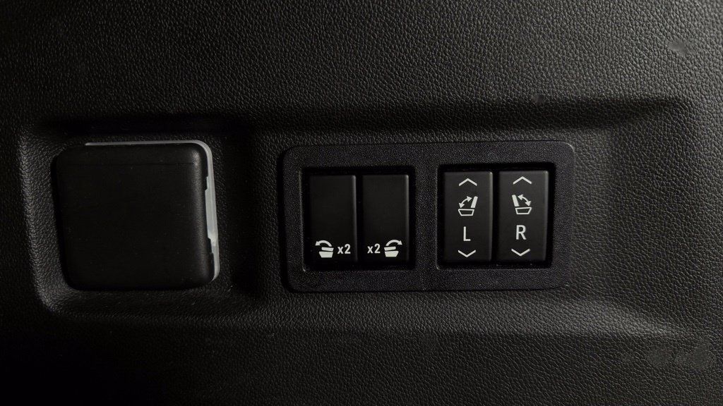 Used 2022 Chevrolet Tahoe RST w/ Luxury Package AWD/4WD image 13
