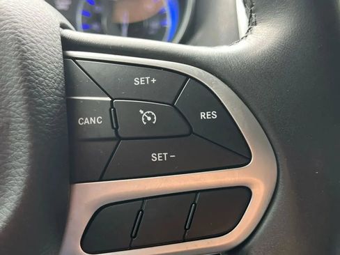 Used 2018 Chrysler 300 Touring w/ Sport Appearance Package image 12