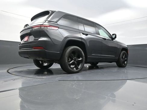Used 2025 Jeep Grand Cherokee Limited w/ Black Appearance Package AWD/4WD image 38