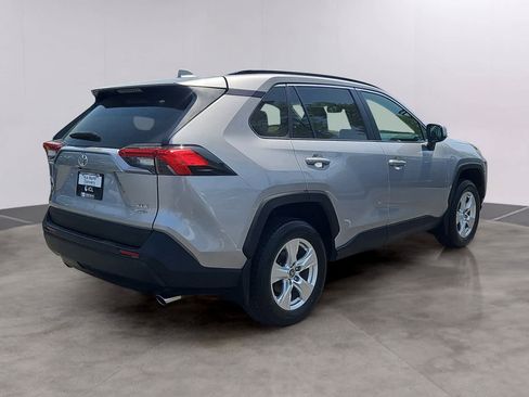 Used 2021 Toyota RAV4 XLE w/ Convenience Package AWD/4WD image 4