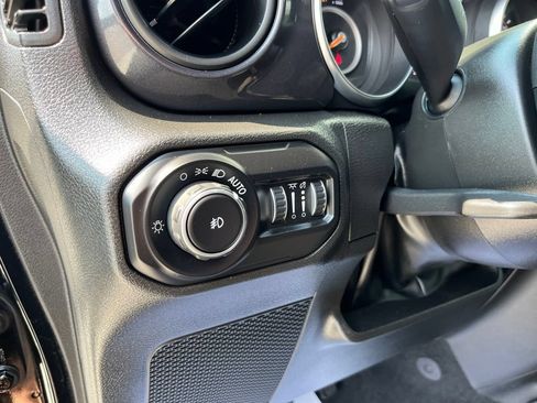 Used 2022 Jeep Wrangler Unlimited Sport AWD/4WD image 8