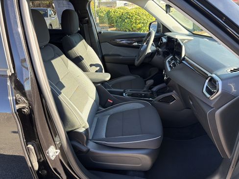 Used 2025 Chevrolet TrailBlazer LT image 24