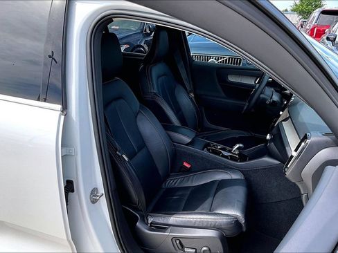Used 2023 Volvo XC40 B4 Plus w/ Protection Package Premier FWD image 8