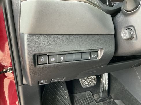 Certified 2021 Toyota Venza XLE image 26