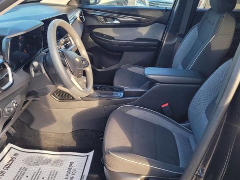 Used 2025 Chevrolet TrailBlazer LT w/ Driver Confidence Package image 9