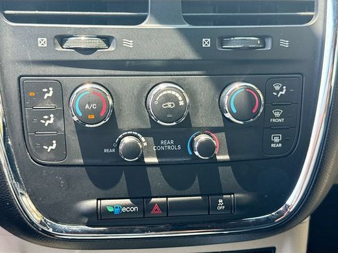 Used 2020 Dodge Grand Caravan SXT FWD image 17