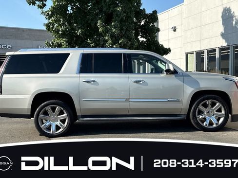 Used 2015 Cadillac Escalade ESV Luxury AWD/4WD image 3