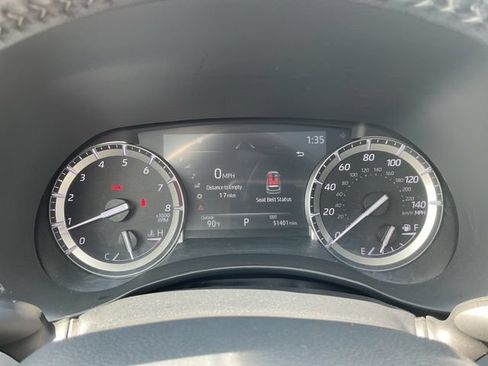 Used 2022 Toyota Highlander XLE AWD/4WD image 29