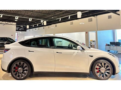 Used 2022 Tesla Model Y Performance image 10