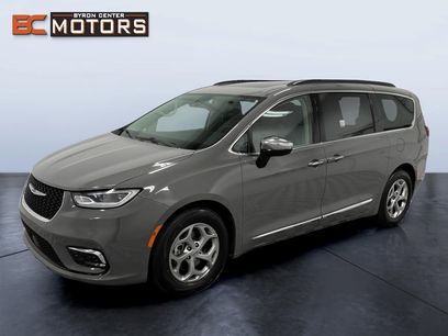 Used 2023 Chrysler Pacifica Limited
