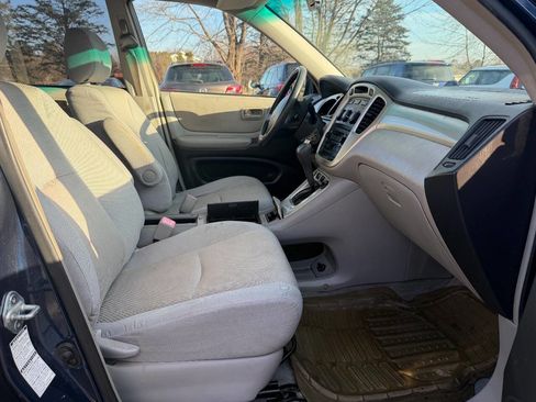 Used 2005 Toyota Highlander 4WD V6 w/ 3rd Row image 15