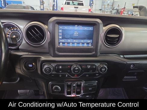 Used 2021 Jeep Gladiator Sport image 17