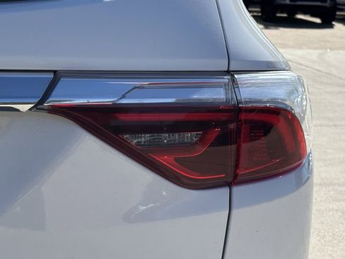 Used 2024 Buick Enclave Premium image 5