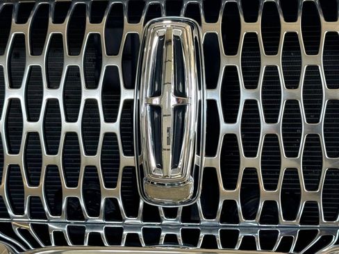 Used 2023 Lincoln Nautilus AWD w/ Premium Package image 9