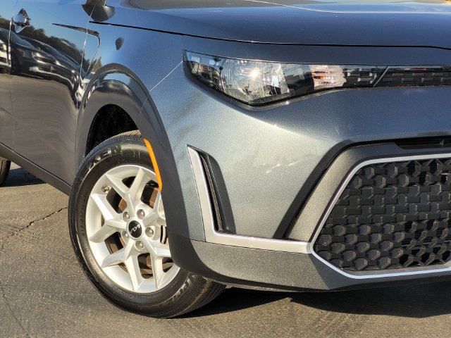 Certified 2025 Kia Soul LX w/ LX Technology Package FWD image 11
