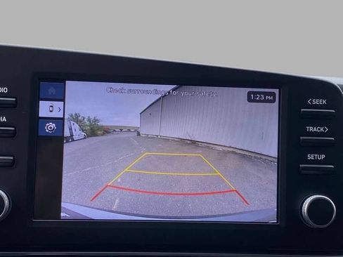 Used 2025 Hyundai Elantra SE image 22