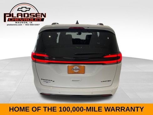 Used 2025 Chrysler Pacifica Limited FWD image 4