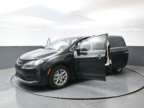 Used 2023 Chrysler Voyager LX FWD image 56