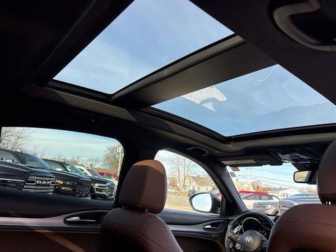 Used 2021 Alfa Romeo Stelvio Ti Sport image 15